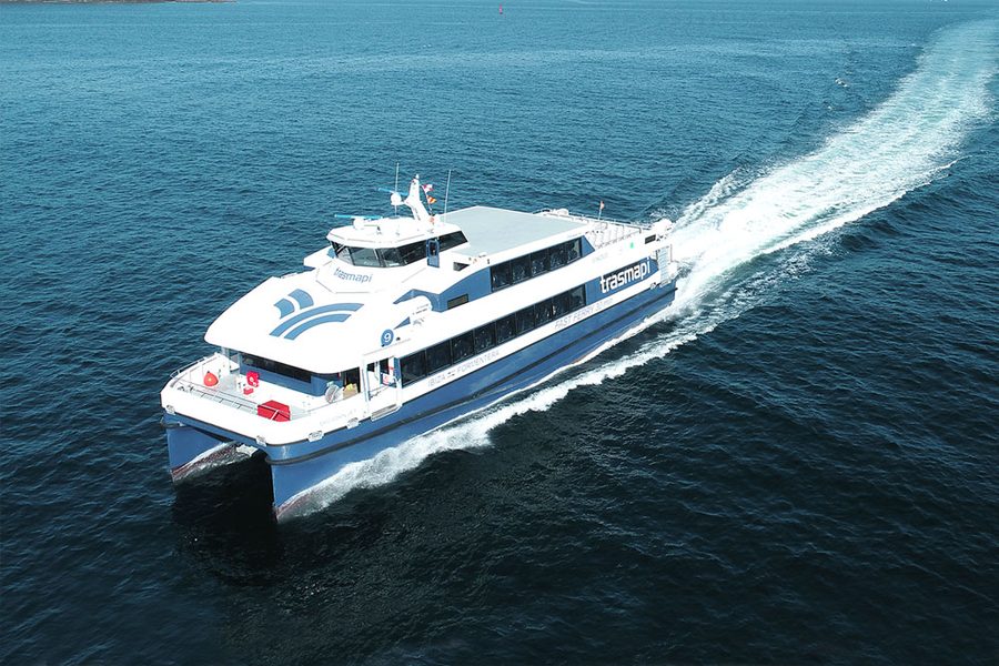 El fast ferry Migjorn Jet de Trasmapi en navegación
